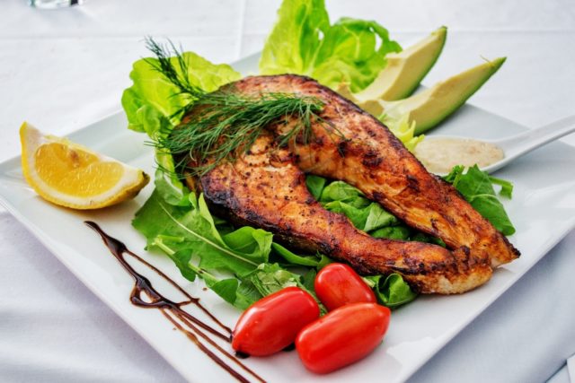 Ryby, orzechy przeciw Alzheimerowi –  prawda o kwasach omega-3