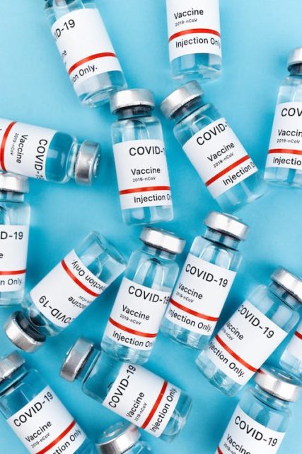 Czy wiesz, że………od 2 listopada szczepienie przeciwko COVID-19 dawką przypominającą dostępne jest dla wszystkich powyżej 18. roku życia